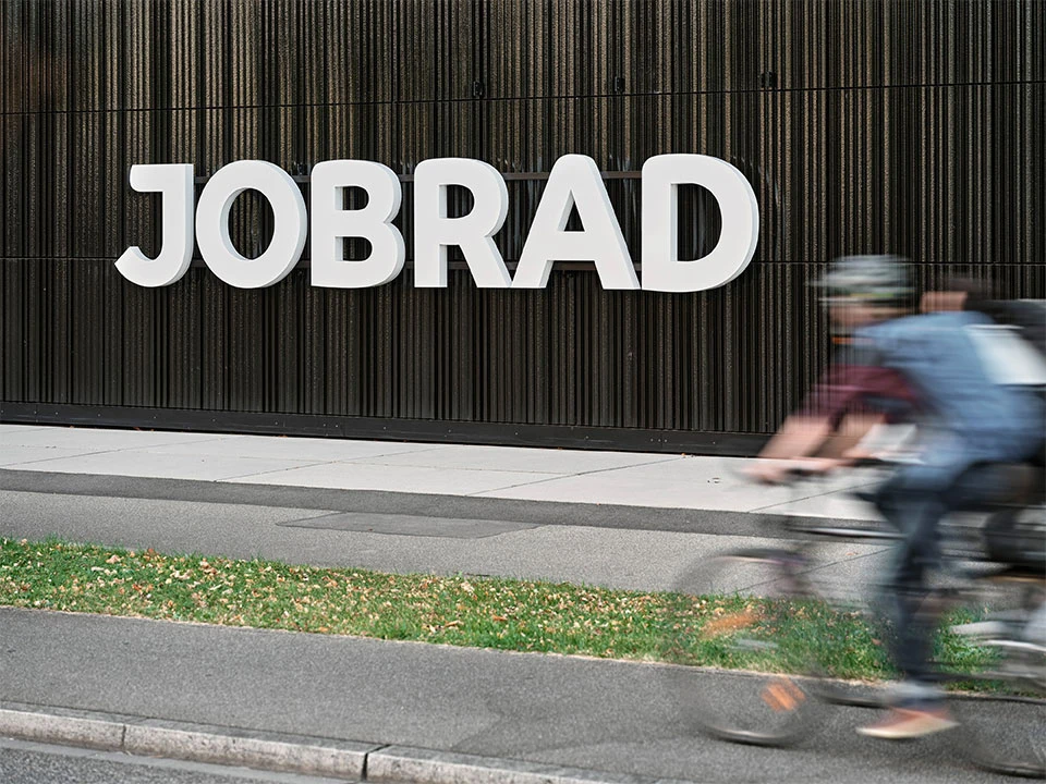 Mehrere Fahrr&auml;der nebeneinander angeordnet.
